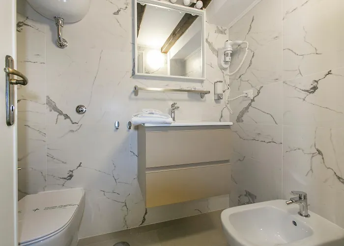 Trevi Little Palace #6 - 52 Steps Of Charm *